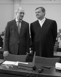 Hans Berger (l.) mit seinem Verteidiger Otmar Kury.